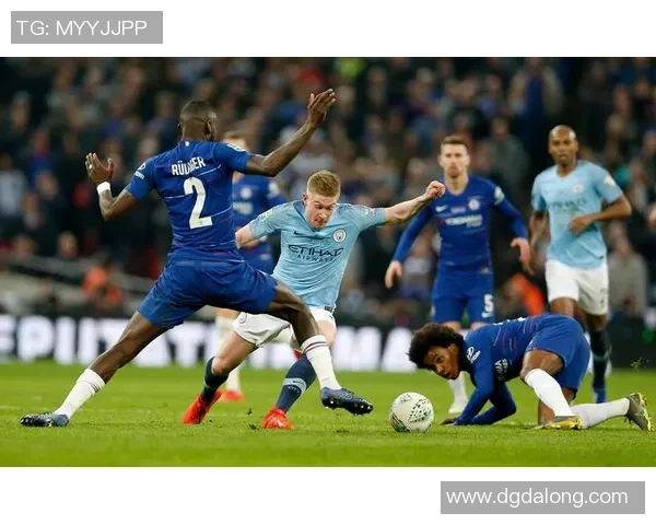 英国足球明星莅临中国展开友谊赛活动引发球迷热烈期待与关注