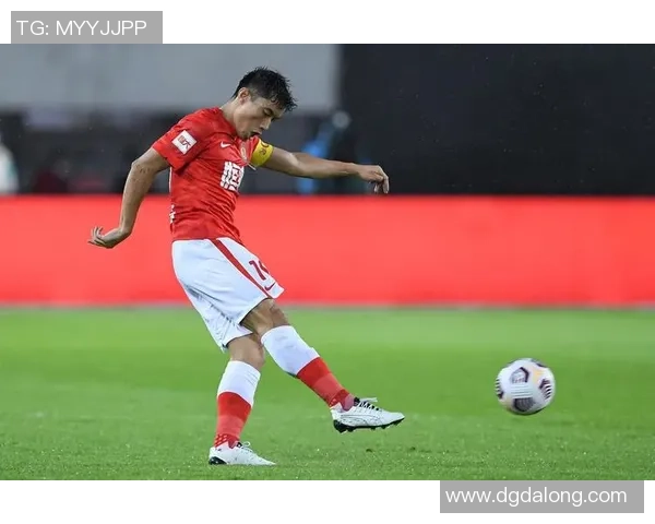 重庆与深圳足球队耐力较量赛后分析与总结